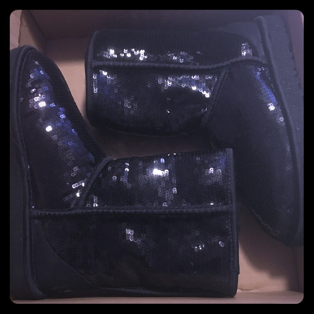 Sequin UGGS SIZE 6 BLACK BRAND NEW NEVER WORN!